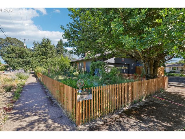 910 Se STOREY St, Mc Minnville, OR 97128