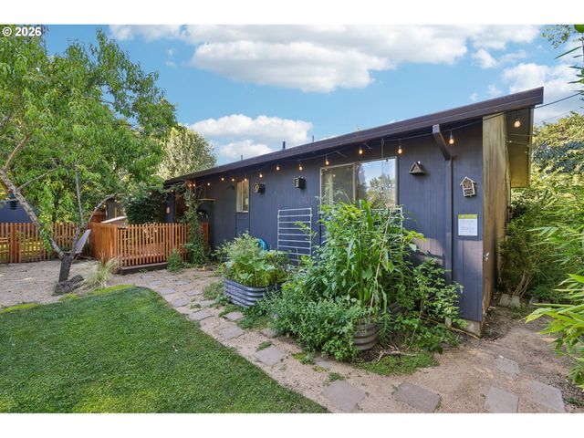 910 Se STOREY St, Mc Minnville, OR 97128