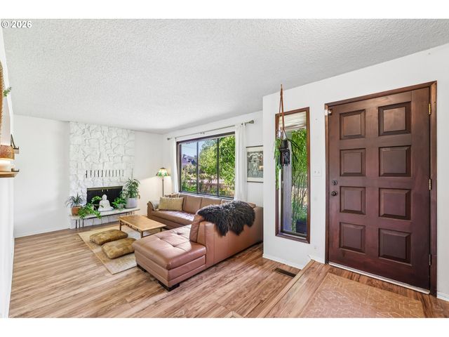 910 Se STOREY St, Mc Minnville, OR 97128