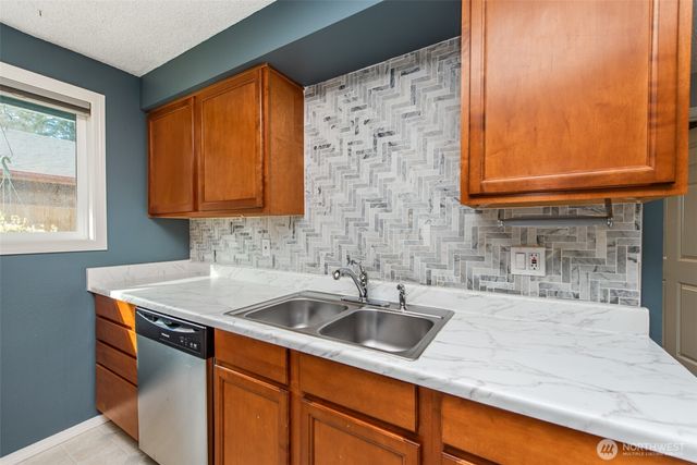 1225 W 17th St, Port Angeles, WA 98363