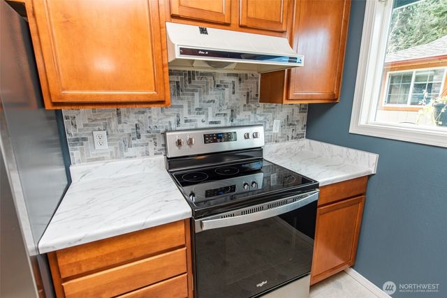 1225 W 17th St, Port Angeles, WA 98363