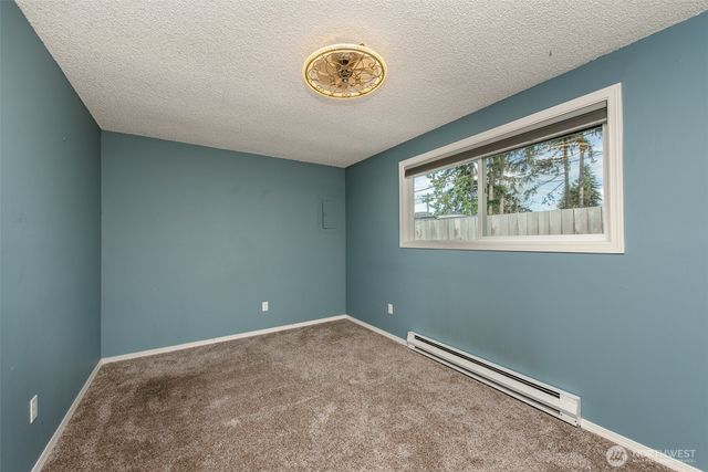 1225 W 17th St, Port Angeles, WA 98363