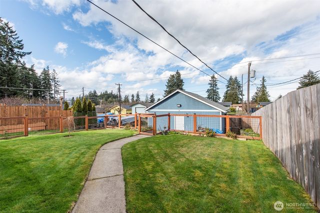 1225 W 17th St, Port Angeles, WA 98363