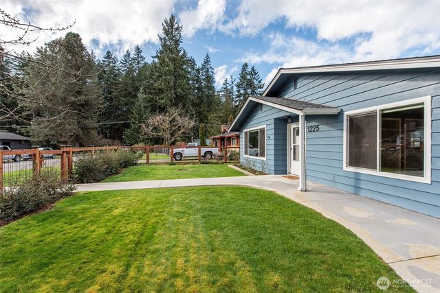 1225 W 17th St, Port Angeles, WA 98363