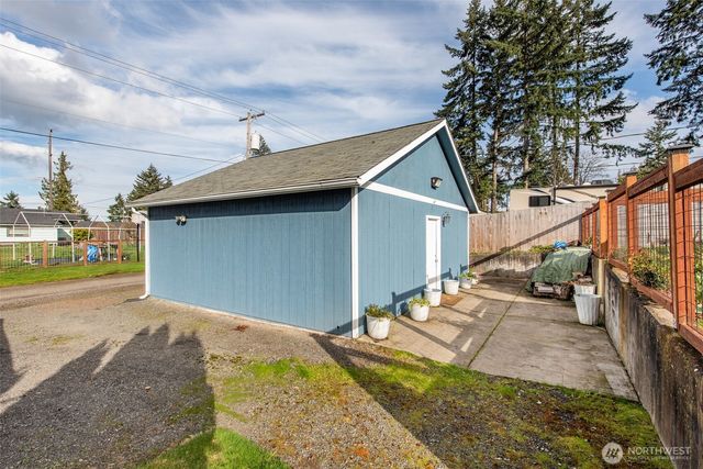 1225 W 17th St, Port Angeles, WA 98363