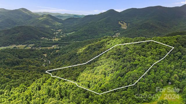 158 Sugar Cove Road, Weaverville, NC 28787