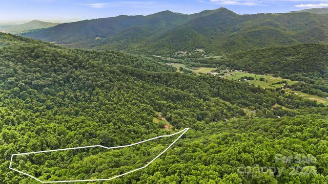 158 Sugar Cove Road, Weaverville, NC 28787