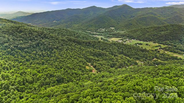 158 Sugar Cove Road, Weaverville, NC 28787