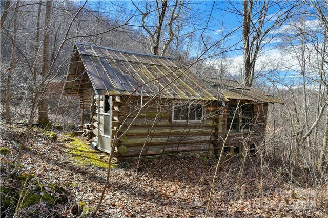 158 Sugar Cove Road, Weaverville, NC 28787