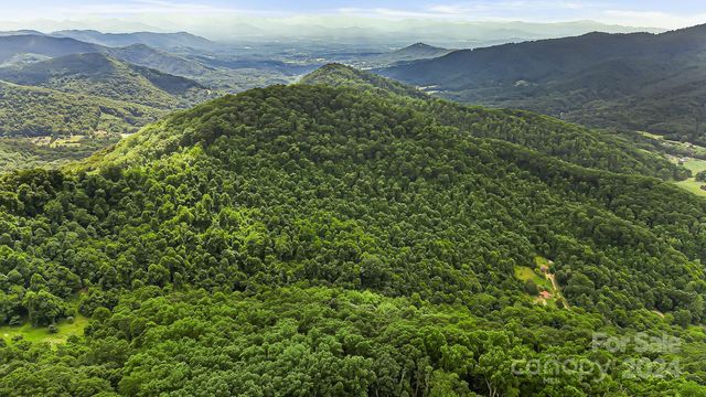 158 Sugar Cove Road, Weaverville, NC 28787