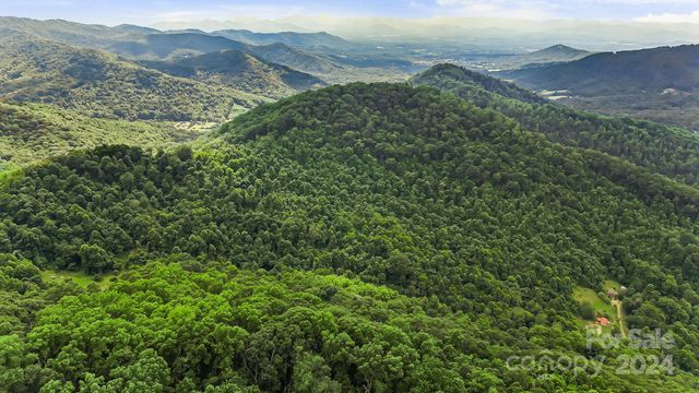 158 Sugar Cove Road, Weaverville, NC 28787
