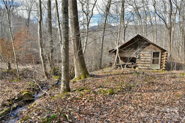 158 Sugar Cove Road, Weaverville, NC 28787