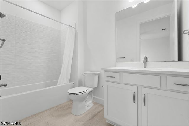 2104 Freemont WAY, Naples, FL 34120