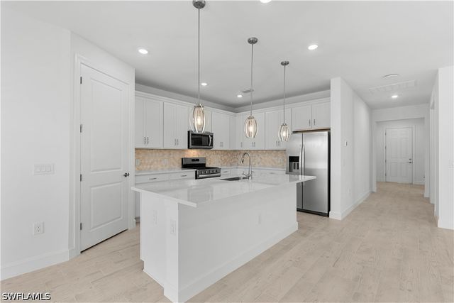 2104 Freemont WAY, Naples, FL 34120