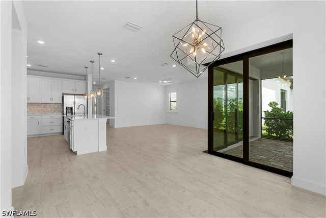 2104 Freemont WAY, Naples, FL 34120