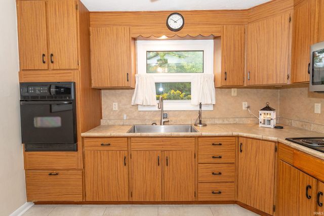 19711 Pasadena Avenue, South Bend, IN 46614
