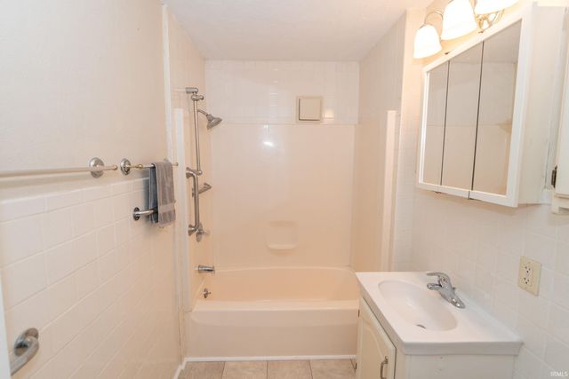19711 Pasadena Avenue, South Bend, IN 46614
