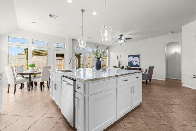 2707 Oak Pass Court, Conroe, TX 77385