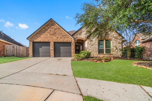 2707 Oak Pass Court, Conroe, TX 77385