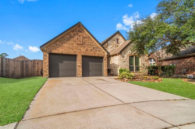 2707 Oak Pass Court, Conroe, TX 77385