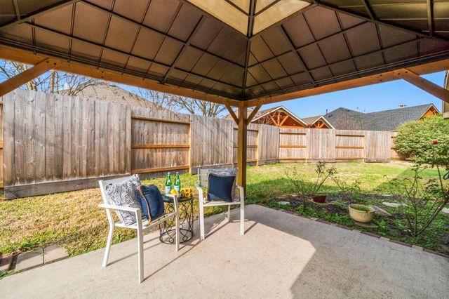 2707 Oak Pass Court, Conroe, TX 77385