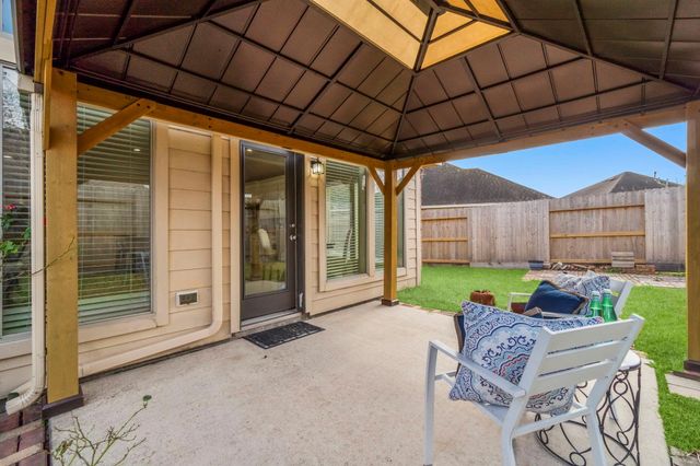 2707 Oak Pass Court, Conroe, TX 77385