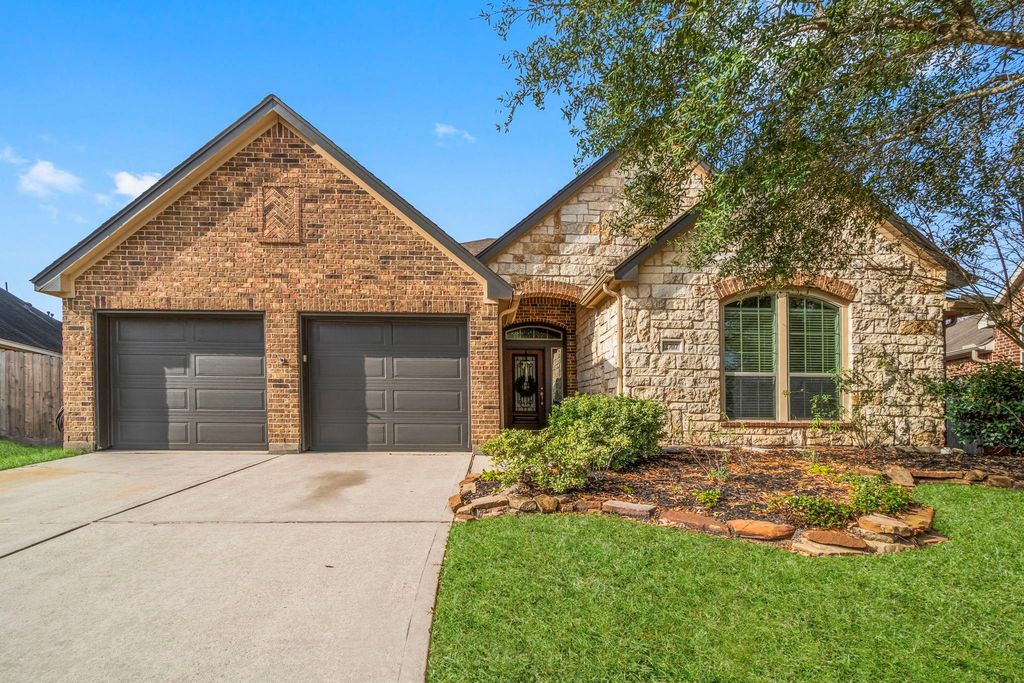 2707 Oak Pass Court, Conroe, TX 77385