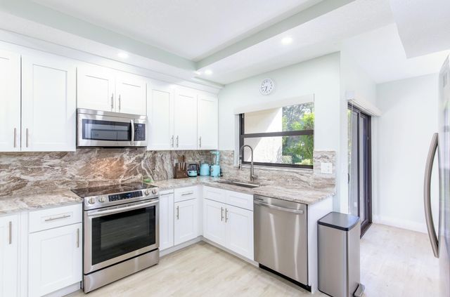 11267 Pond View B102 Drive B102, Wellington, FL 33414