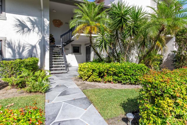 11267 Pond View B102 Drive B102, Wellington, FL 33414