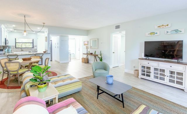 11267 Pond View B102 Drive B102, Wellington, FL 33414