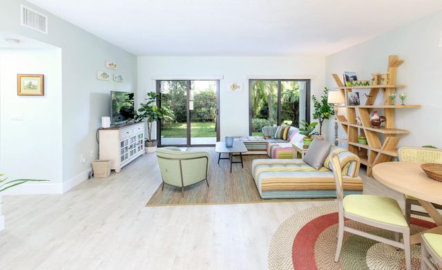 11267 Pond View B102 Drive B102, Wellington, FL 33414