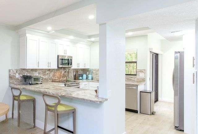 11267 Pond View B102 Drive B102, Wellington, FL 33414