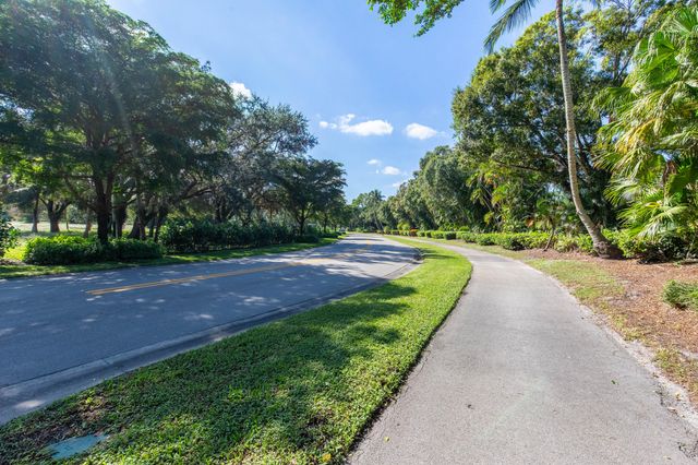 11267 Pond View B102 Drive B102, Wellington, FL 33414