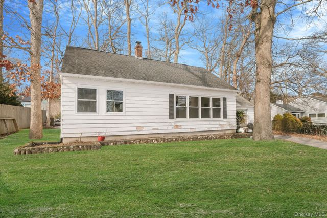 22 Overbrook Street, Riverhead, NY 11901