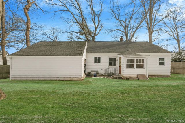 22 Overbrook Street, Riverhead, NY 11901