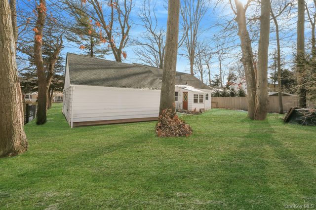 22 Overbrook Street, Riverhead, NY 11901