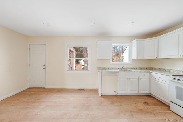 22 Overbrook Street, Riverhead, NY 11901