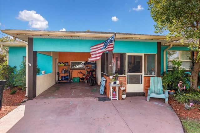 9 POINSETTIA DRIVE, Debary, FL 32713