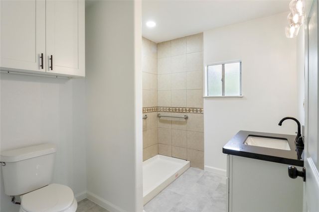 527 Gardenia Street, Lake Jackson, TX 77566