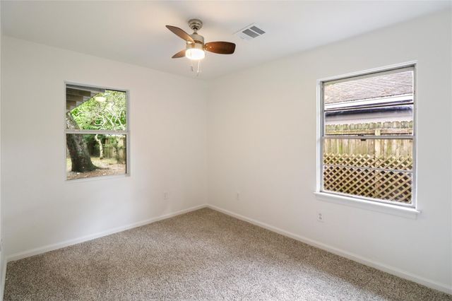 527 Gardenia Street, Lake Jackson, TX 77566