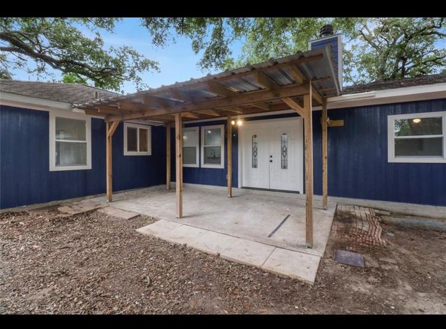 527 Gardenia Street, Lake Jackson, TX 77566