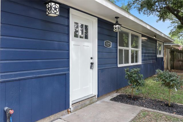 527 Gardenia Street, Lake Jackson, TX 77566