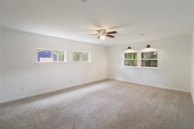 527 Gardenia Street, Lake Jackson, TX 77566