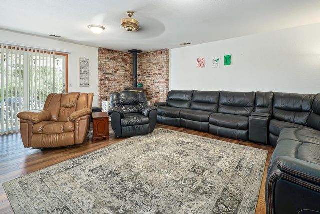 8656 Rose Marie Dr, Valley Springs, CA 95252