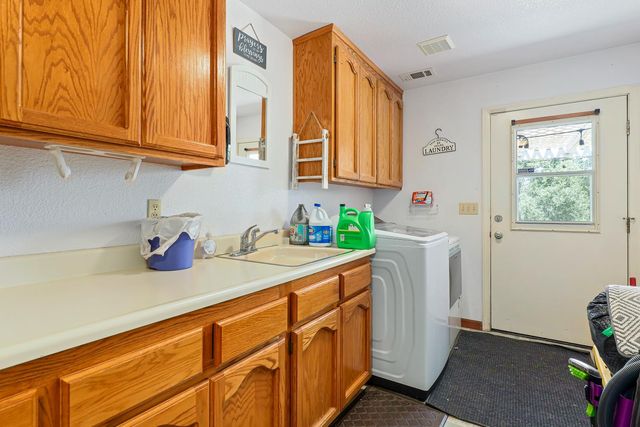 8656 Rose Marie Dr, Valley Springs, CA 95252