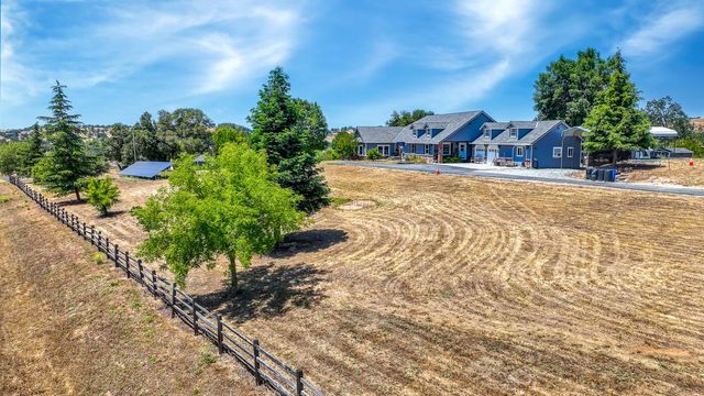 8656 Rose Marie Dr, Valley Springs, CA 95252