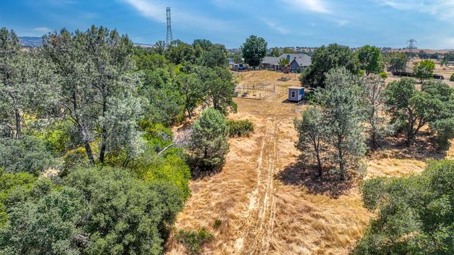 8656 Rose Marie Dr, Valley Springs, CA 95252