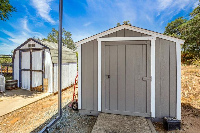 8656 Rose Marie Dr, Valley Springs, CA 95252