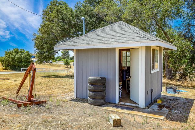 8656 Rose Marie Dr, Valley Springs, CA 95252