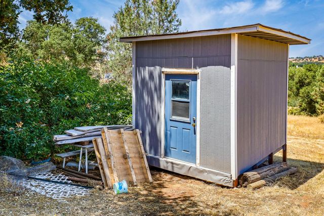 8656 Rose Marie Dr, Valley Springs, CA 95252